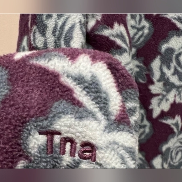 ARITZIA TNA Polar Fleece 1/4 Zip Purple Roses Women’s Size Small - Picture 6 of 9